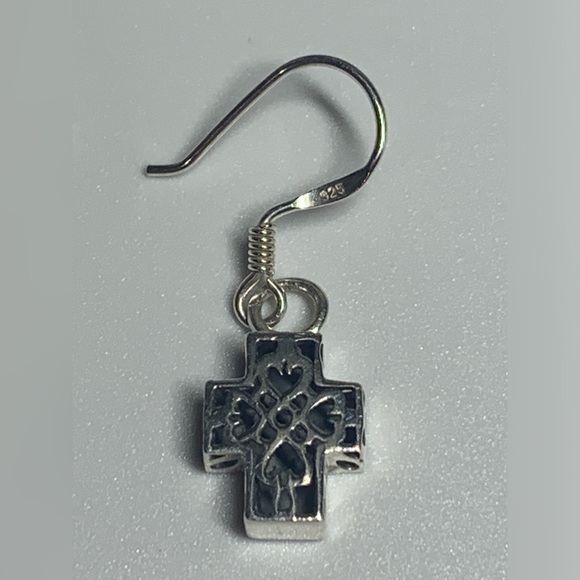 Silpada Vintage Rare HTF Sterling Silver Petite Filigree Cross on French Wires - Picture 7 of 13